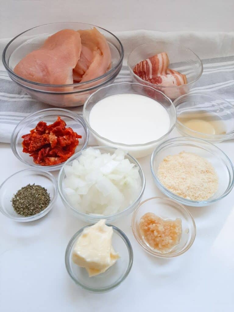 Ingredients for keto chicken with sun-dried tomato sauce and bacon.